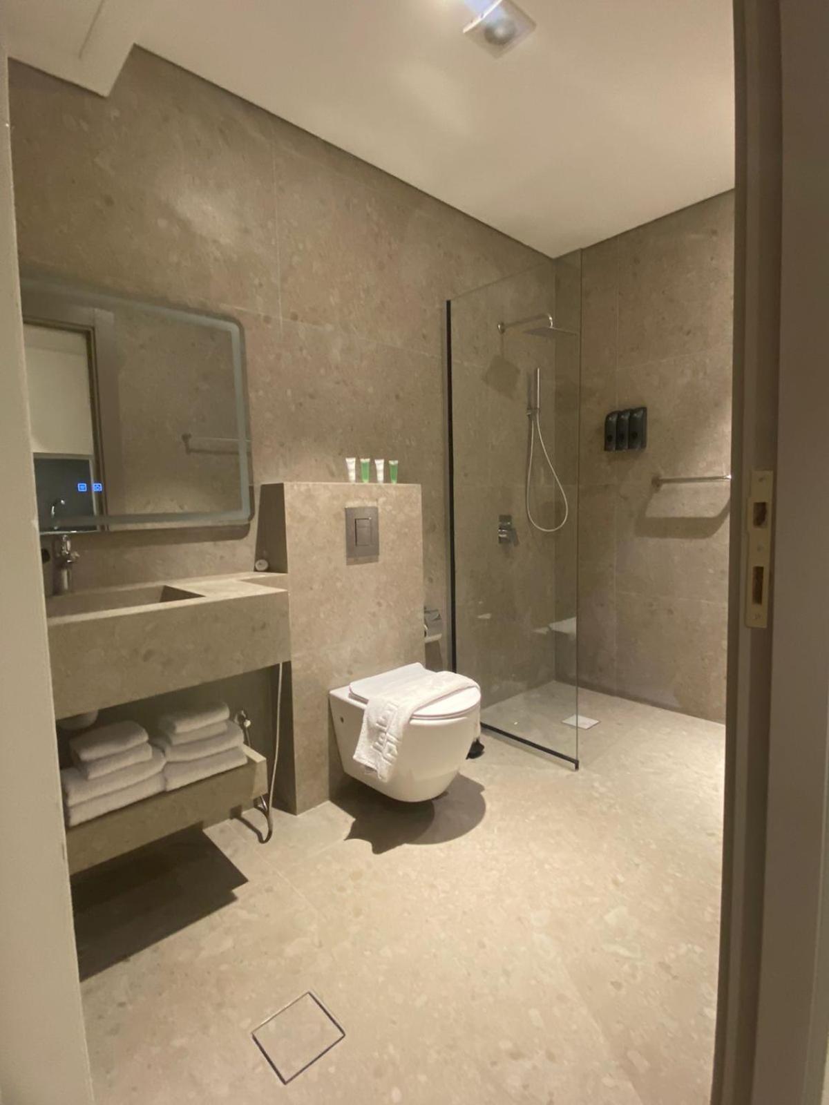 Gardens Hotel Amman Bagian luar foto